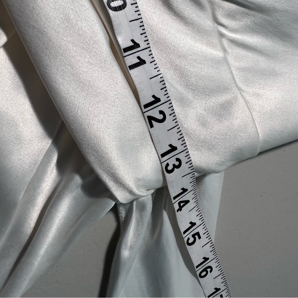 Formal dress - Picture 4 of 6